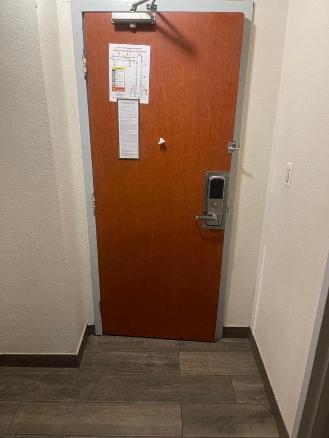 American Inn & Suites Ferndale Esterno foto