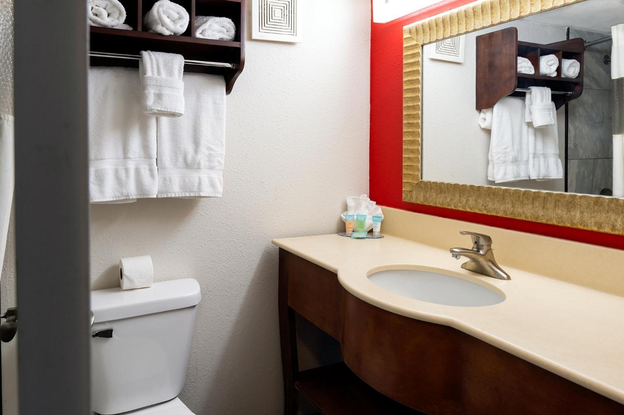 American Inn & Suites Ferndale Esterno foto